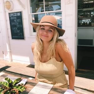 Meet your Posher, Sabrina